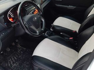 2017 Kia Rio III Рестайлинг, белый, 1400000 рублей, вид 4