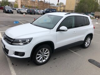 2016 Volkswagen Tiguan I Рестайлинг, белый, 1900000 рублей, вид 1
