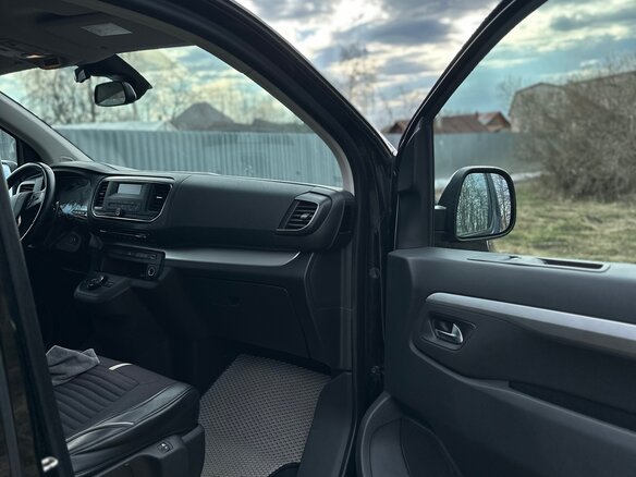 2020 Peugeot Traveller I, чёрный, 3750000 рублей - вид 10