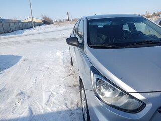 2014 Hyundai Solaris I, серебристый, 1150000 рублей, вид 4