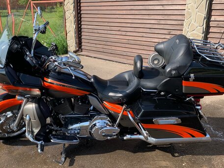 2011 Harley-Davidson CVO Road Glide, бежевый, 2000000 рублей, вид 3