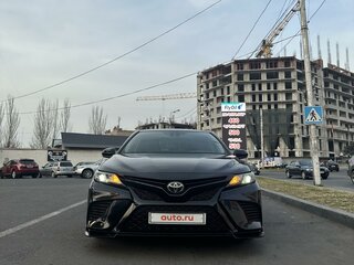 2020 Toyota Camry US Market VIII (XV70), чёрный, 4050000 рублей, вид 3