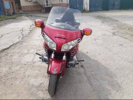 2003 Honda GL 1800 Gold Wing, красный, 930000 рублей, вид 3