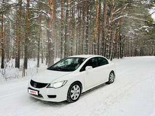 2011 Honda Civic VIII Рестайлинг, белый, 1000000 рублей, вид 1