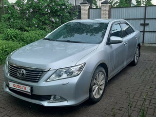 2013 Toyota Camry VII (XV50), серебристый, 980000 рублей, вид 2