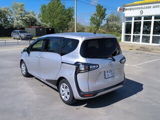 2019 Toyota Sienta II Рестайлинг, серебристый, 1720000 рублей, вид 5