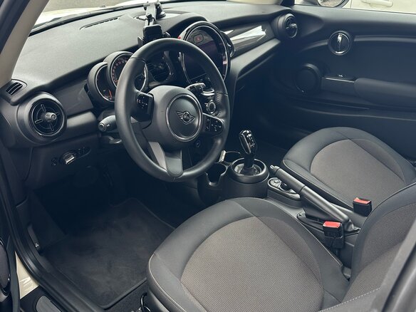 2021 Mini Hatch One III (F55/F56) Рестайлинг 2, белый, 2800000 рублей - вид 16