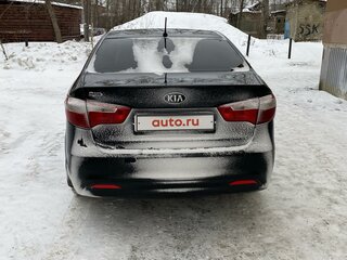 2013 Kia Rio 5-speed III, чёрный, 950000 рублей, вид 3