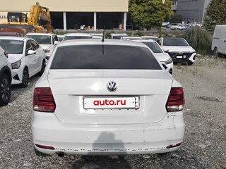 2016 Volkswagen Polo V Рестайлинг, белый, 475000 рублей, вид 2