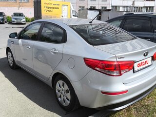 2016 Kia Rio III Рестайлинг, серебристый, 1200000 рублей, вид 4