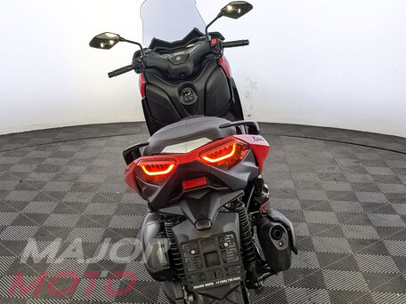 2022 Yamaha XMAX, красный, 680000 рублей, вид 2