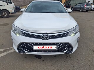 2015 Toyota Camry VII (XV50) Рестайлинг, белый, 1900000 рублей, вид 3