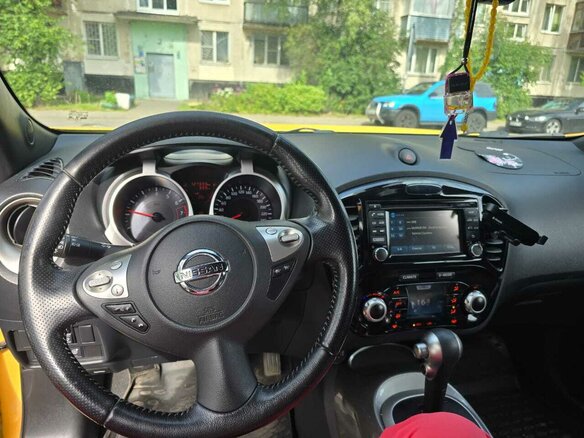 2015 Nissan Juke I Рестайлинг, жёлтый, 1600000 рублей - вид 4