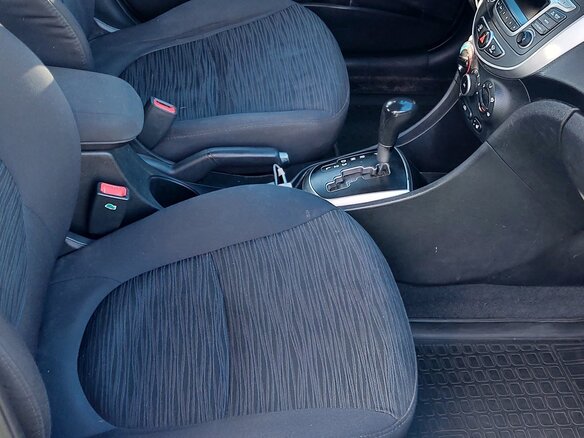 2015 Hyundai Solaris I Рестайлинг, серебристый, 650000 рублей - вид 9