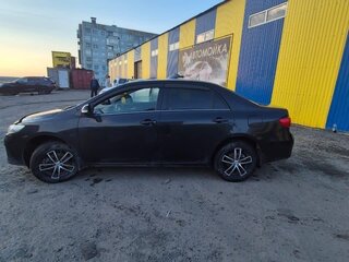 2012 Toyota Corolla X (E140, E150) Рестайлинг, чёрный, 1300000 рублей, вид 3