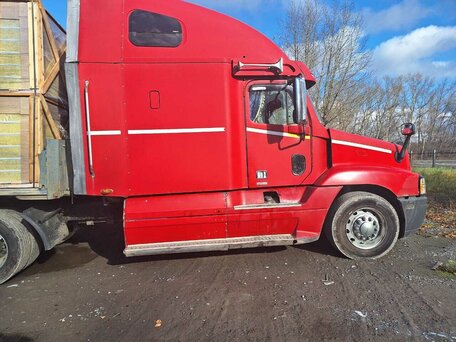 2001 Freightliner Century Class, красный, 2200000 рублей, вид 3