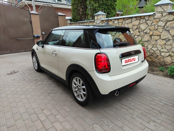 2020 Mini Hatch Cooper III (F55/F56) Рестайлинг, бежевый, 2350000 рублей - вид 2