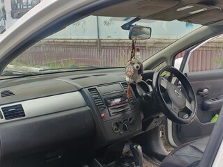 2009 Nissan Tiida Latio I, белый, 600000 рублей, вид 1