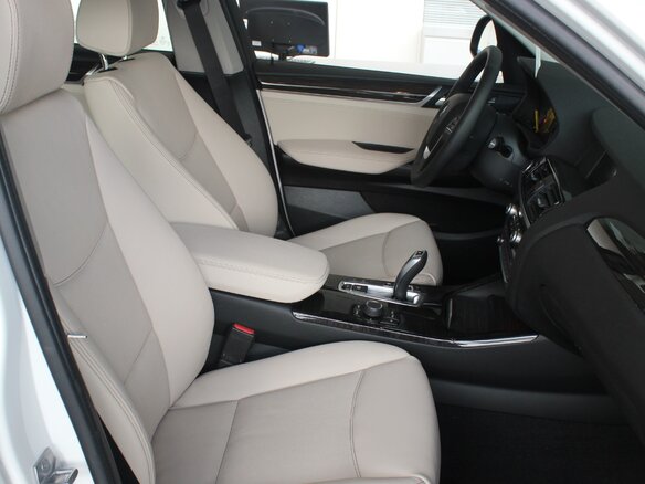 2015 BMW X3 28i xDrive II (F25) Рестайлинг, белый - вид 3
