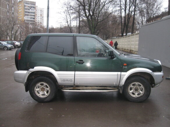 2001 Nissan Terrano II Рестайлинг 2, зелёный