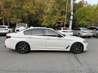 2022 BMW 5 серии 530i VII (G30/G31/G38) Рестайлинг, белый, 6500000 рублей, вид 2
