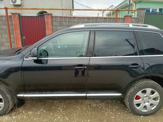 2008 Volkswagen Touareg I Рестайлинг, чёрный, 1350000 рублей, вид 2