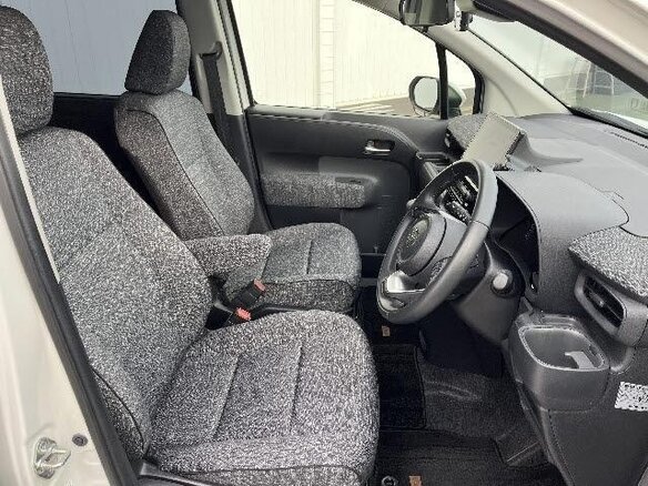 2023 Toyota Sienta III, белый - вид 5