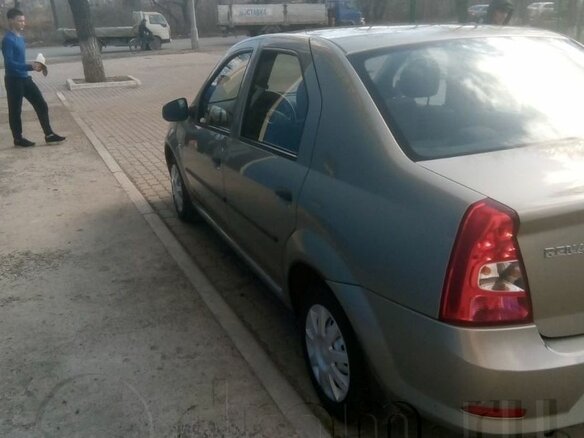 2010 Renault Logan I Рестайлинг, бежевый, 620000 рублей - вид 2