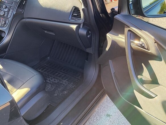 2013 Opel Astra J Рестайлинг, чёрный, 650000 рублей - вид 16