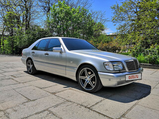 1998 Mercedes-Benz S-Класс 320 III (W140) Рестайлинг, серебристый, 470000 рублей, вид 3