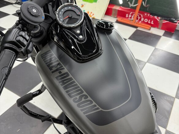 2018 Harley-Davidson Fat Bob, серый, 1790000 рублей - вид 21