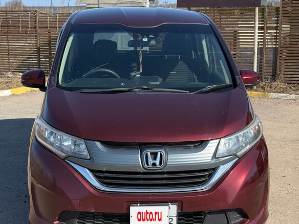 2017 Honda Freed+ II, красный, 1380000 рублей - вид 3