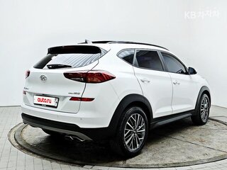 2018 Hyundai Tucson III Рестайлинг, белый, 1670000 рублей, вид 3