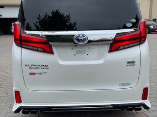 2018 Toyota Alphard III Рестайлинг, белый, 5600000 рублей, вид 3