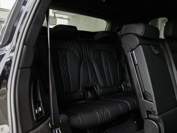 2025 BMW X7 M60i I (G07) Рестайлинг, чёрный, 18500000 рублей - вид 17