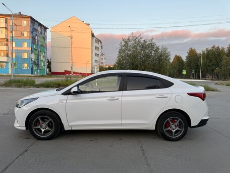 2021 Hyundai Solaris II Рестайлинг, белый, 1530000 рублей, вид 4