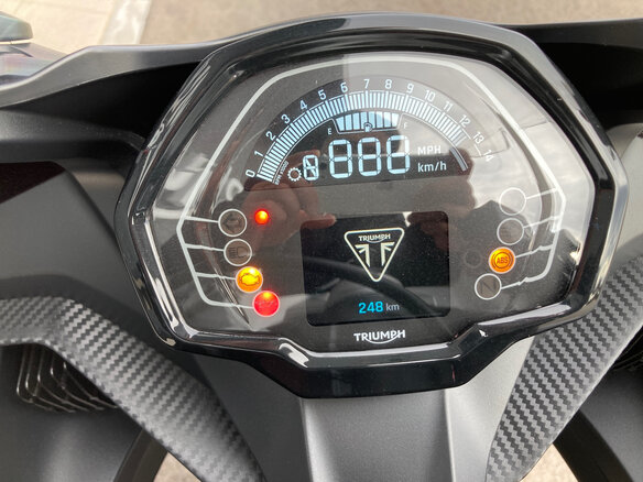 2024 Triumph Daytona 660, красный, 1100000 рублей - вид 4
