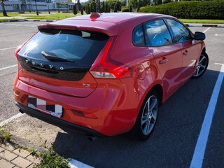 2017 Volvo V40 II Рестайлинг, красный, 1599999 рублей, вид 4