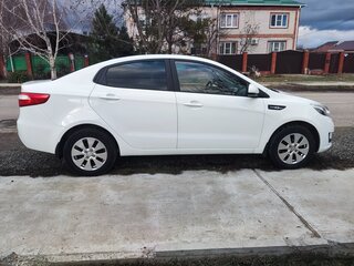 2012 Kia Rio III, белый, 750000 рублей, вид 3