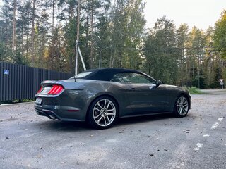 2019 Ford Mustang VI Рестайлинг, серый, 3300000 рублей, вид 3