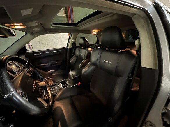 2008 Chrysler 300C SRT8 I, серебристый, 2000000 рублей - вид 6