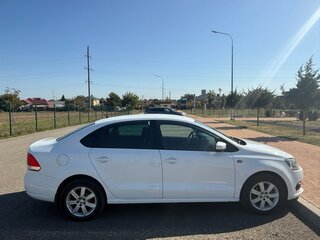 2015 Volkswagen Polo V, белый, 900000 рублей, вид 4