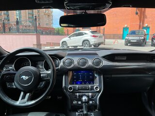 2020 Ford Mustang VI Рестайлинг, чёрный, 2800000 рублей, вид 4