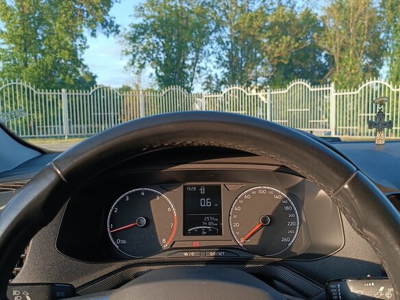 2021 Volkswagen Polo VI, чёрный, 1750000 рублей - вид 8
