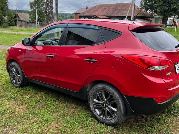 2014 Hyundai ix35 I Рестайлинг, красный, 1200000 рублей - вид 3