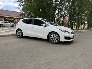 2018 Kia Ceed II Рестайлинг, белый, 1600000 рублей, вид 2