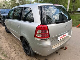 2011 Opel Zafira B Рестайлинг, серебристый, 650000 рублей, вид 4