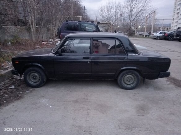 2011 Lada (ВАЗ) 2107, чёрный, 370000 рублей - вид 2