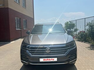 2018 Volkswagen Touareg III, серый, 5500000 рублей, вид 1