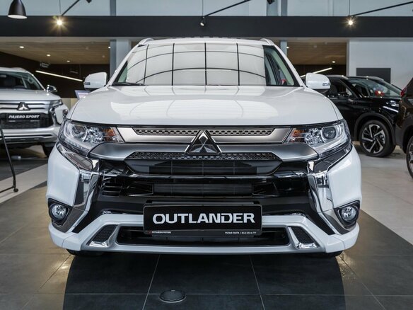 2022 Mitsubishi Outlander III Рестайлинг 3, белый - вид 1